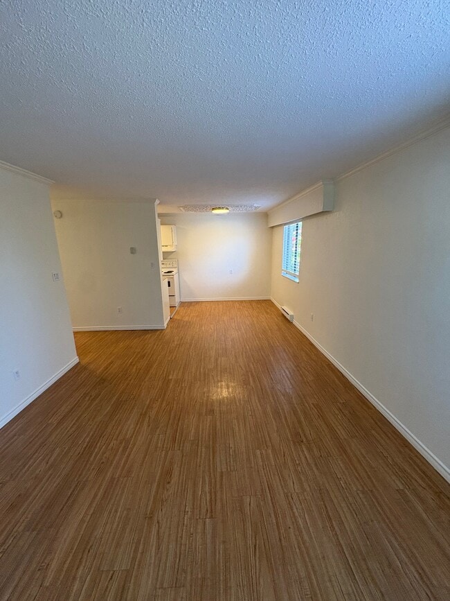 1111 Hillside Ave in Victoria, BC - Building Photo - Building Photo