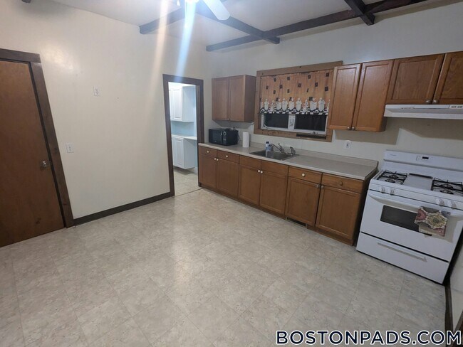 214 Washington St in Malden, MA - Foto de edificio - Building Photo