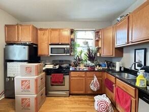 825 W Buckingham Pl, Unit M07B in Chicago, IL - Foto de edificio - Building Photo