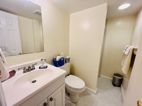 5504 Lakewhite Ct in Fairfax, VA - Building Photo - Building Photo