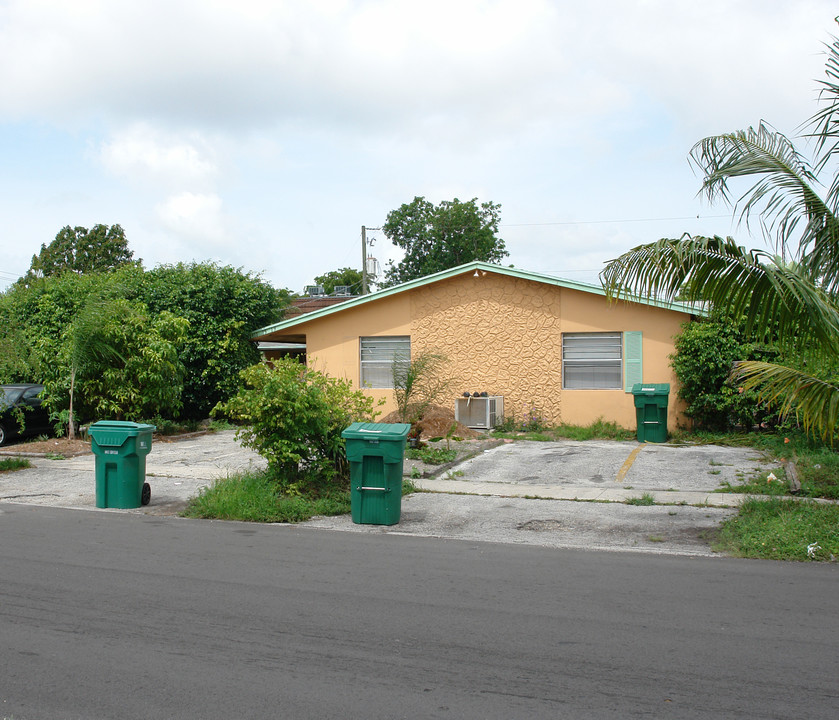 1911 NW 59th Way in Fort Lauderdale, FL - Building Photo