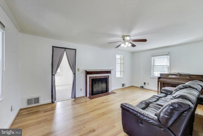 4600 Jones Bridge Rd in Bethesda, MD - Building Photo - Building Photo