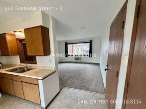 443 Farnham St-Unit -2 in Marshall, WI - Building Photo - Building Photo