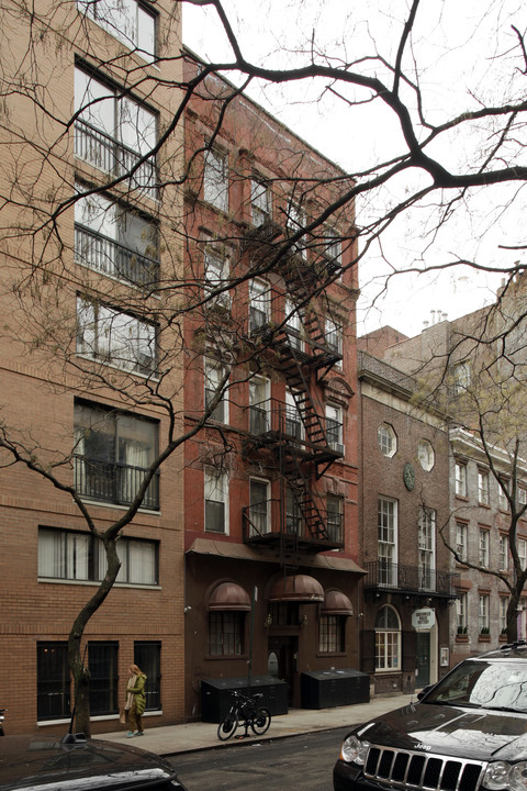 14 Jones St in New York, NY - Building Photo