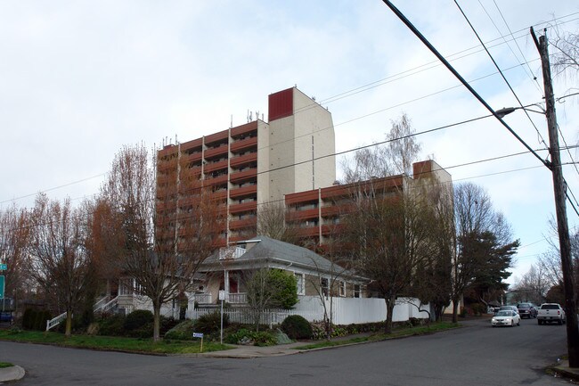 Schrunk River Tower in Portland, OR - Foto de edificio - Building Photo