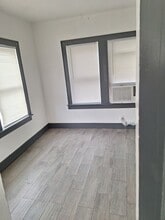 1106 Tarver St, Unit Tarver Apartments in Houston, TX - Building Photo - Building Photo
