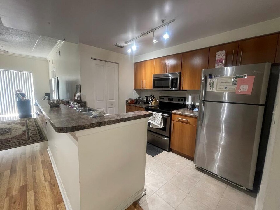 5800 W Sample Rd in Margate, FL - Building Photo