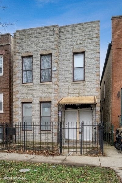 834 N Mozart St in Chicago, IL - Building Photo