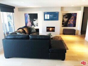 723 Palisades Beach Rd-Unit -211 in Santa Monica, CA - Building Photo - Building Photo