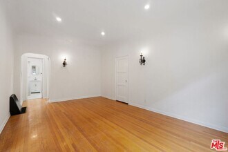 512 N Sycamore Ave in Los Angeles, CA - Building Photo - Building Photo