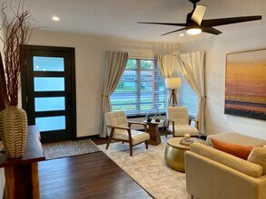 374 Pinewood Ln in San Antonio, TX - Building Photo - Building Photo