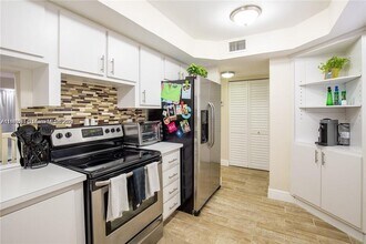7100 Nova Dr in Davie, FL - Building Photo - Building Photo
