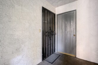 408 Burchett St, Unit 5 in Glendale, CA - Foto de edificio - Building Photo