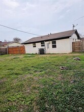305 Deepwood St in Dallas, TX - Building Photo - Building Photo