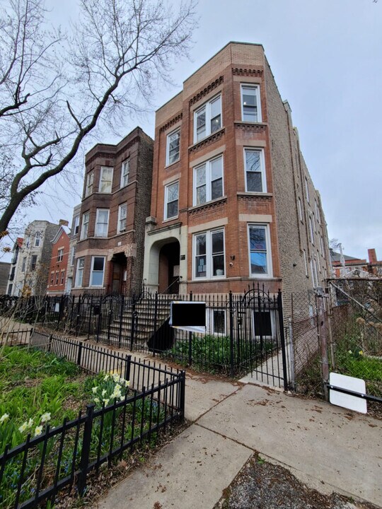 2618 W Evergreen Ave in Chicago, IL - Building Photo
