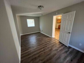 1102 Danville Rd SW in Decatur, AL - Foto de edificio - Building Photo