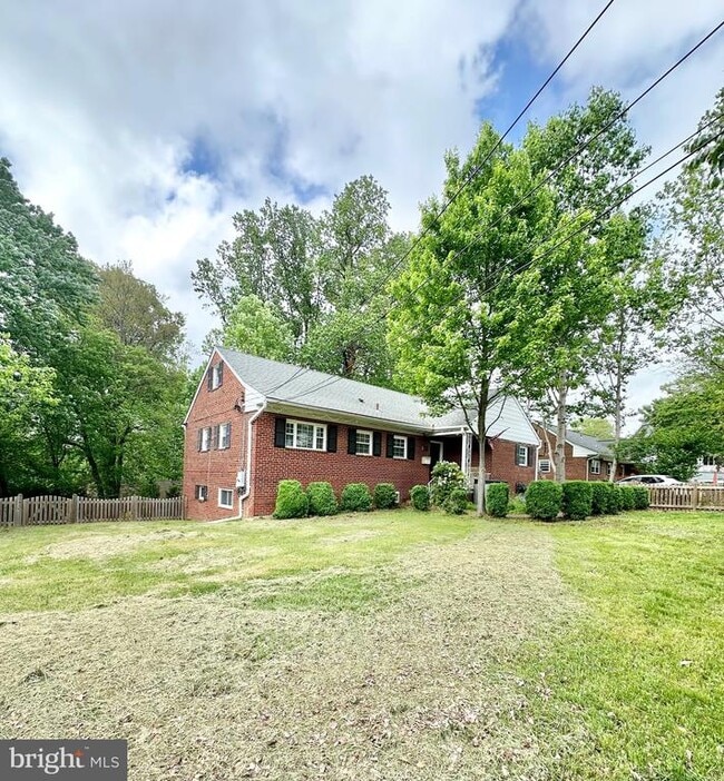 3066 Valley Ln in Falls Church, VA - Building Photo - Building Photo