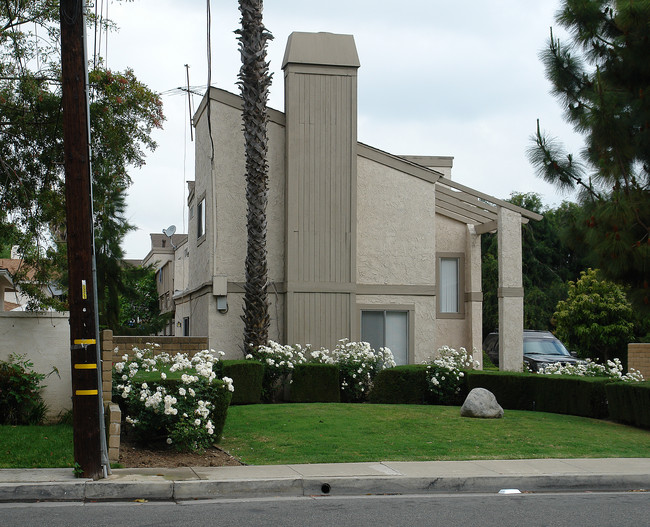 2645 Santa Ana Ave in Costa Mesa, CA - Building Photo - Building Photo