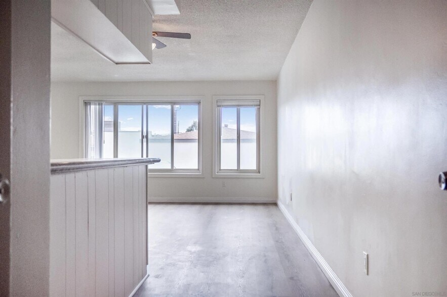 7555 Linda Vista Rd, Unit 9 in San Diego, CA - Building Photo