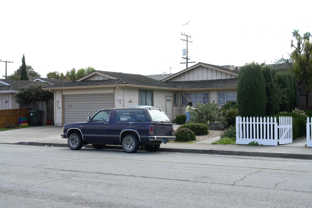 1528 Lago St in San Mateo, CA - Building Photo