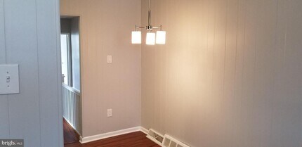 674 High St-Unit -2ND FL in Burlington, NJ - Building Photo - Building Photo