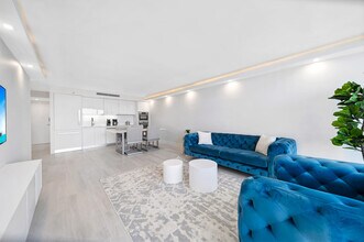 1717 N Bayshore Dr in Miami, FL - Building Photo - Building Photo