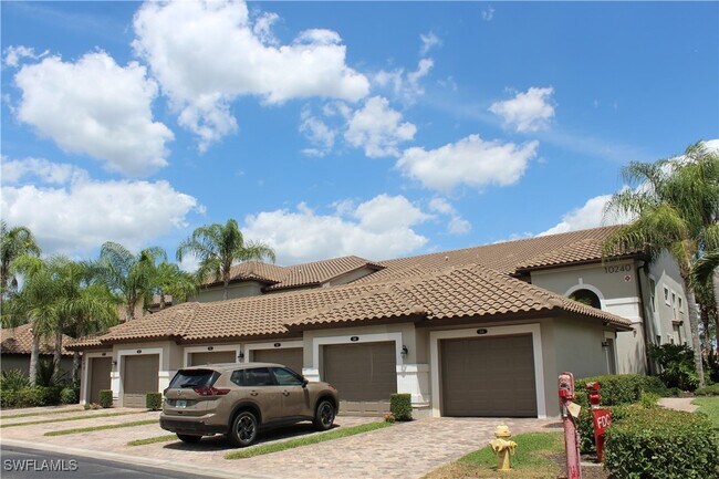 10240 Heritage Bay Blvd in Naples, FL - Foto de edificio - Building Photo