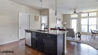 715 W Slaughter Ln, Unit 433 in Austin, TX - Building Photo - Building Photo