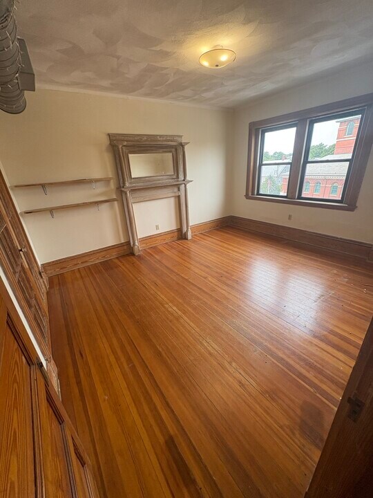 2020 Massachusetts Ave, Unit 1 in Cambridge, MA - Foto de edificio