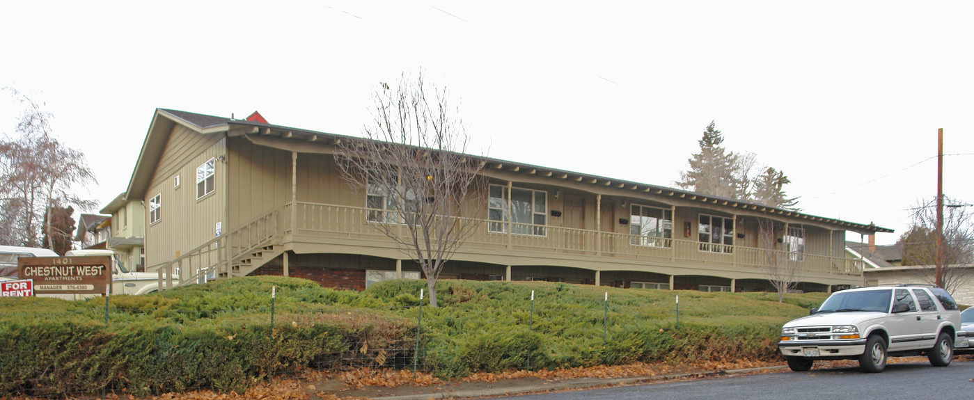 1401 W Chestnut Ave in Yakima, WA - Building Photo