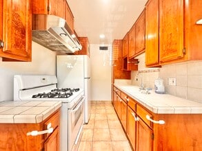 1278 N Van Ness Ave in Los Angeles, CA - Building Photo - Building Photo