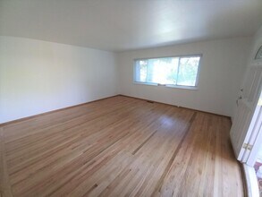 94-98 Amherst Ave in Menlo Park, CA - Building Photo - Building Photo