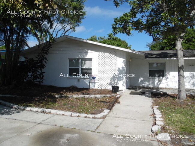5281 Bamboo Pl-Unit -B in Clearwater, FL - Building Photo - Building Photo
