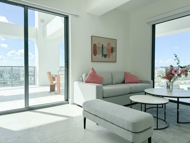 239 SW 9th St in Miami, FL - Building Photo - Building Photo