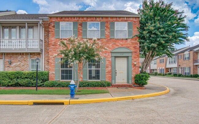 property at 402 Bendwood Dr