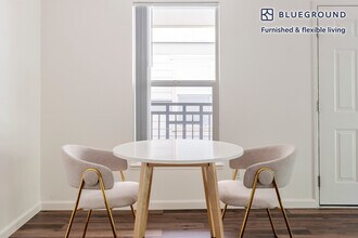 1220 N Fair Oaks Ave in Sunnyvale, CA - Foto de edificio - Building Photo