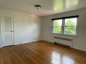 126 Union Ave in Linden, NJ - Foto de edificio - Building Photo