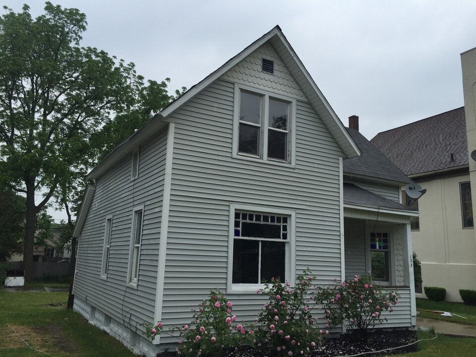 123 W 14th St in Holland, MI - Building Photo