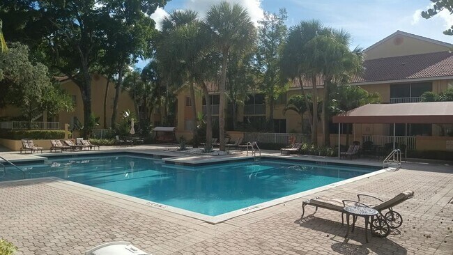1055 Coral Club Dr in Coral Springs, FL - Building Photo - Building Photo