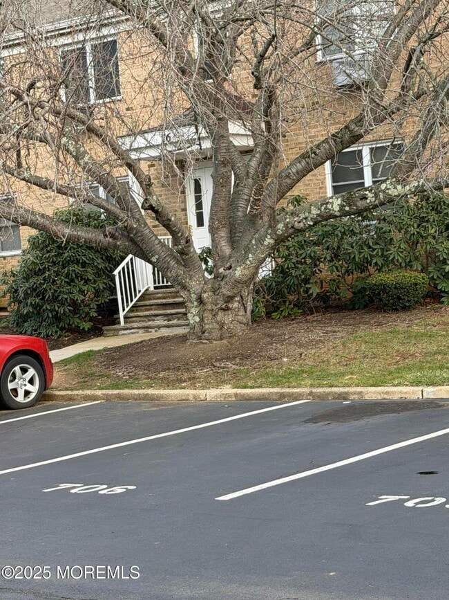 76 Manchester Ct in Freehold, NJ - Building Photo - Building Photo