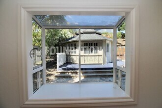 373 San Luis Way in Novato, CA - Foto de edificio - Building Photo