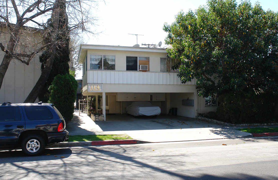 114 E Palmer Ave in Glendale, CA - Foto de edificio