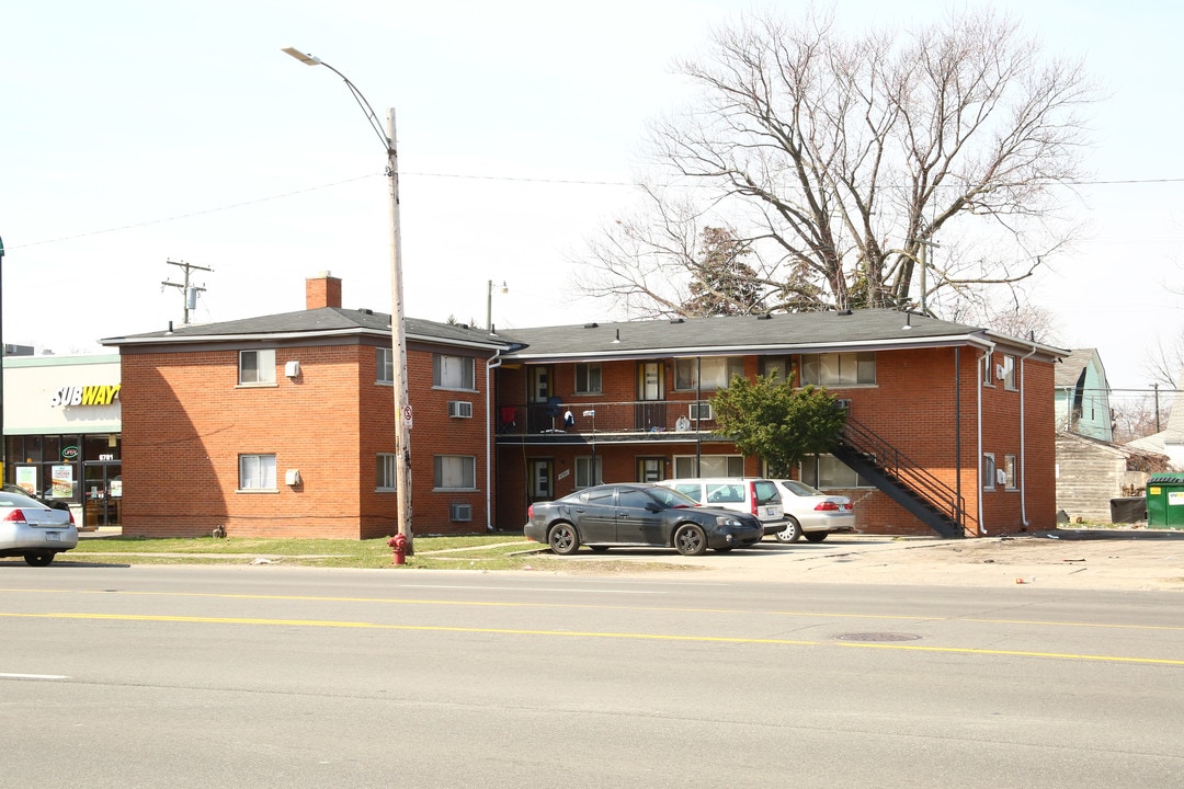 6795 Greenfield Rd in Detroit, MI - Foto de edificio