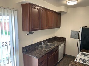 12236 Pacific Ave, Unit 11 in Los Angeles, CA - Building Photo - Building Photo