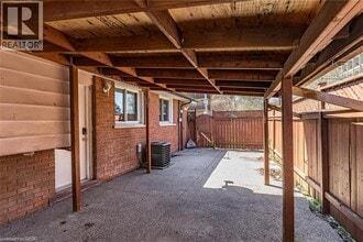 3 Veevers Dr in Hamilton, ON - Building Photo - Building Photo