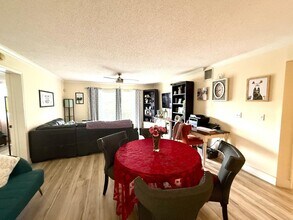 700 Crestwood Ct S in Royal Palm Beach, FL - Building Photo - Building Photo