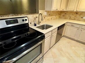 200 Maitland Ave in Altamonte Springs, FL - Foto de edificio - Building Photo