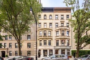318 W 106th St in New York, NY - Building Photo