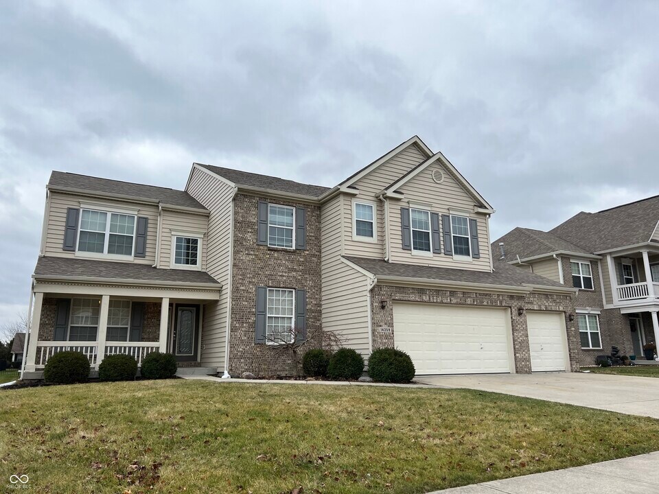14359 St Clair Ln in Westfield, IN - Building Photo