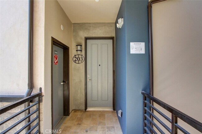 330 Salem St, Unit 103 in Glendale, CA - Building Photo - Building Photo